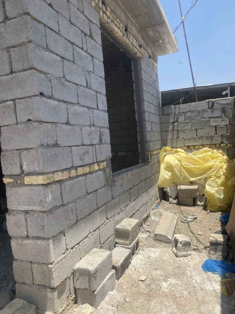 هكيل زراعيه للبيع/مساحة ٢٠٠م / سديناويه شارع المستوصف قرب شركة المجاري 
بناء البيت غرفه 2 وصاله ومطبخ وأستقبال/ كل خدمات متوفر 
***********
