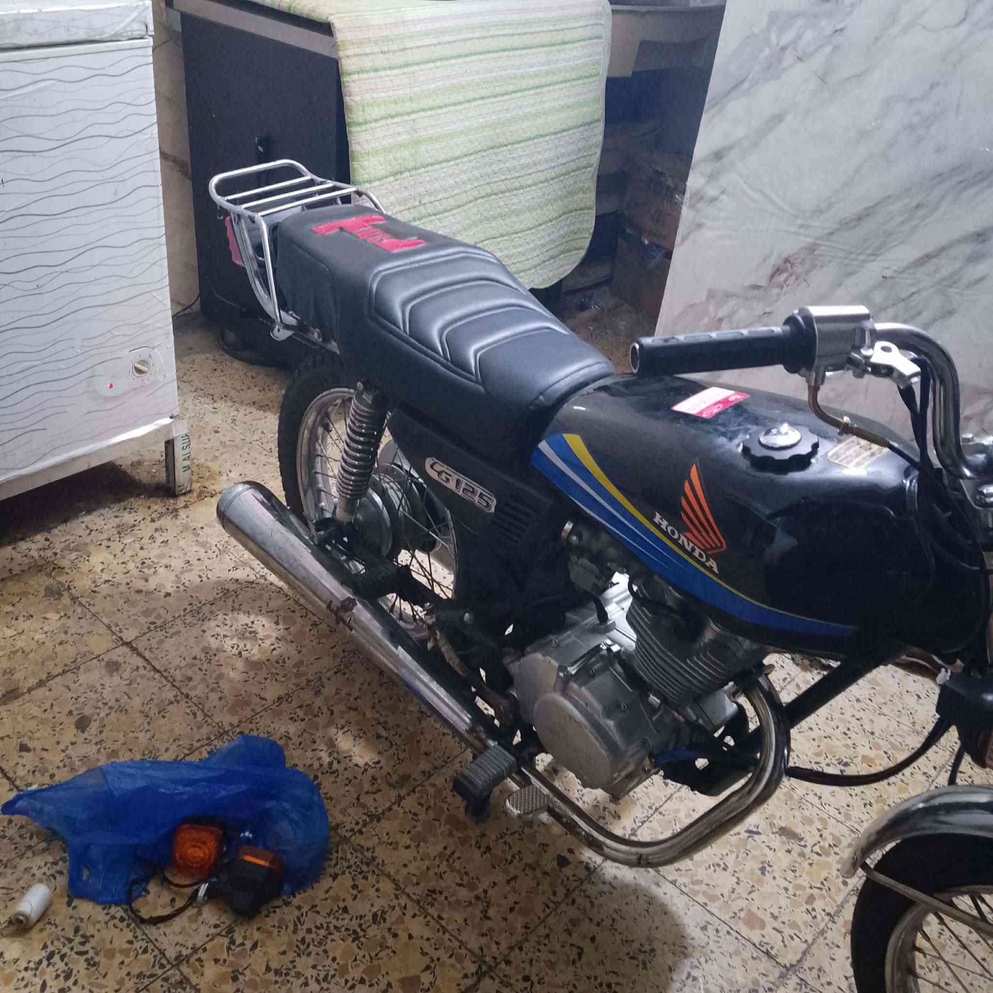 دراجه للبيع بدون ما ناقصه اي شي كهربائيات كلهه شغالهه 550 وبيهه مجال


**إذا كنت صاحب هذا الإعلان وتريد حذفه لأي سبب، رجاءا أرسل رسالة إلى الدعم الفني**