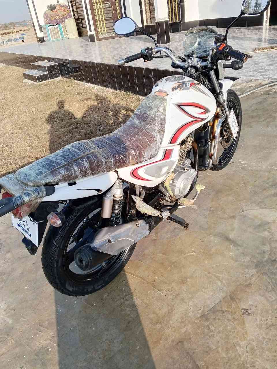 ماطور سنكي البيع موديل 17 محرك 150 لا تنقيص ولا تبخير مكفول كهربائية كله شغالت ماطور بلادي سعره 650 وبيه مجال ***********
