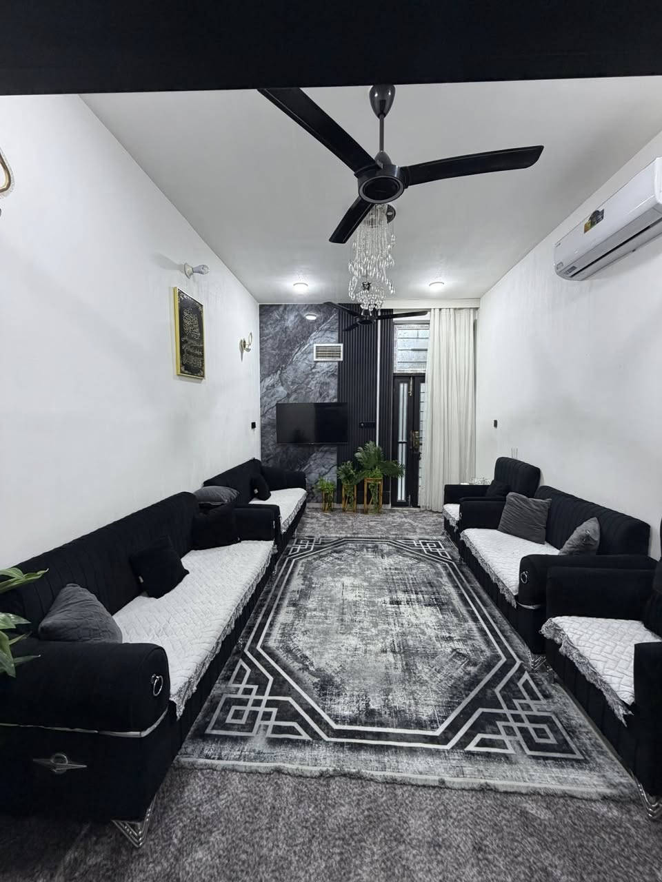 بيت للبيع ملحق الفارس 100 متر موقع مميز بناء حديث سنة 2023 مطلوب إسكان 63 مليون بالشهر 280 ألف مقدمة 110 وبي مجال 

***********
