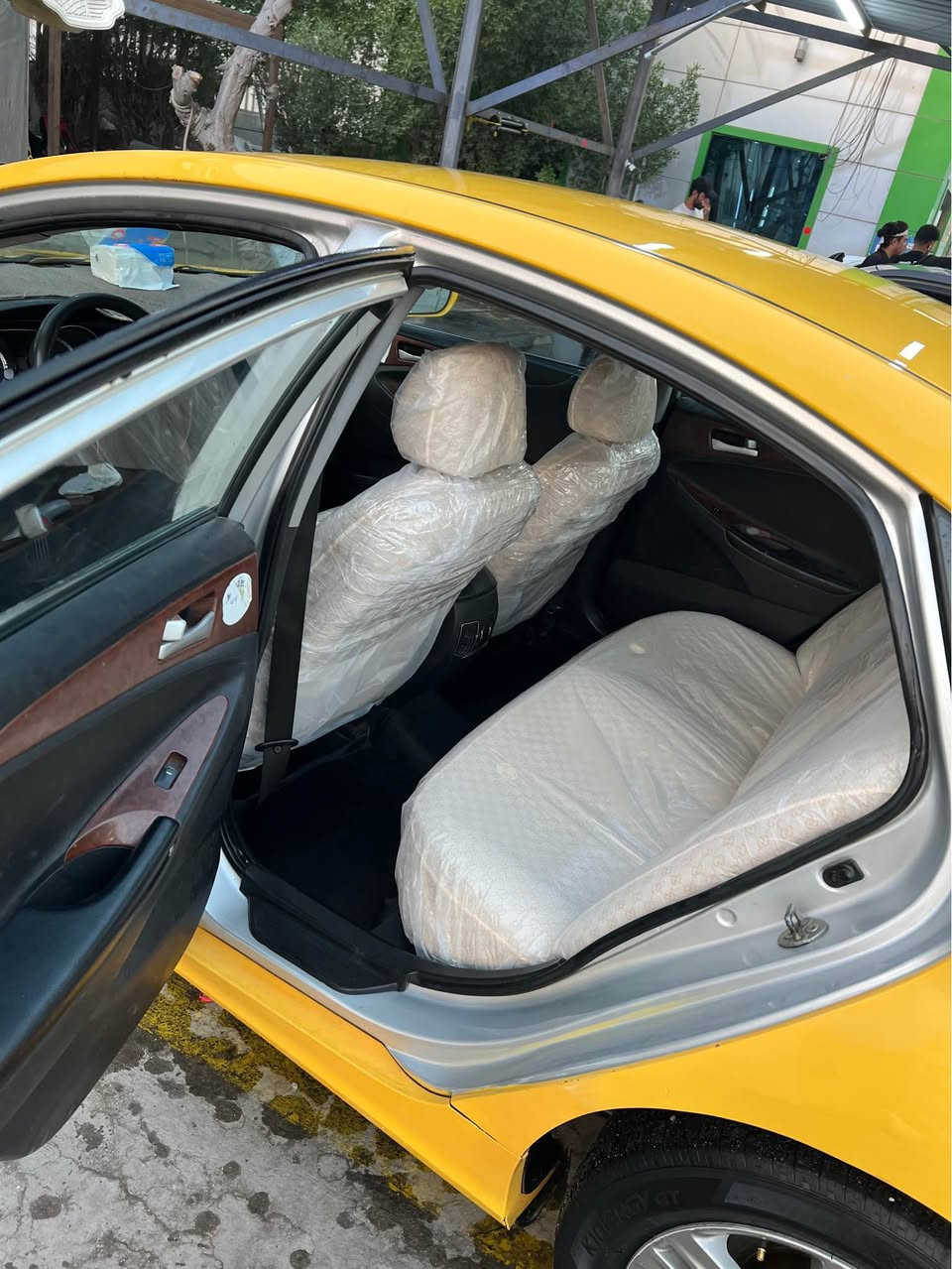 سياره سوناتا موديل 14 وراد كوري 
السياره جاهزه من كلشي مكينه وكير وتبريد مكفوله 
مصفره هئيه وغرامات السنويه ال28
بيه ضربه بجم وضرب وره عله كد شبرين

الاتصال 
*********** البصرة, العراق
