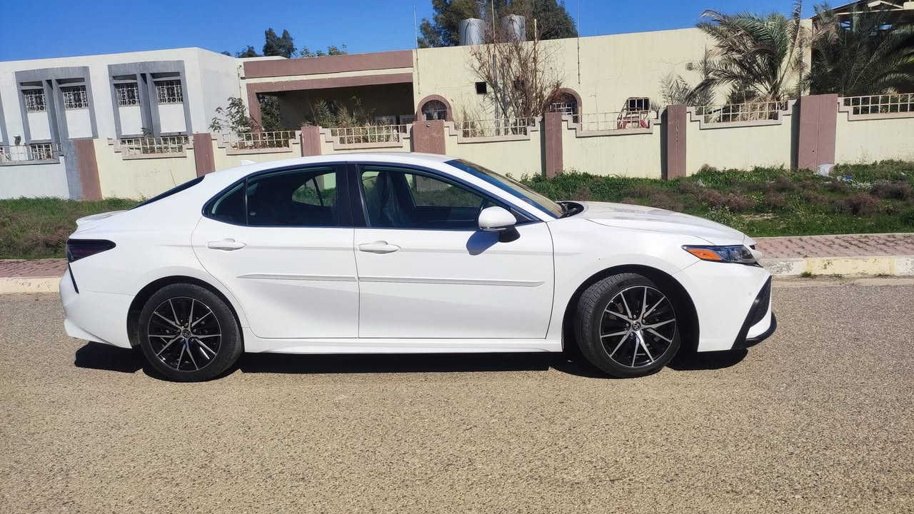 كامري SE 2023 مواصفات معروفه 
رقم كركوك بـ اسمي سنويه 2031 حره تحويل ثاني يوم
ماشي 70الف كيلو و ليس ميل 
الضرر جاملق و بونيد و راس  الشاصي اربع اصابع فقط رقم الشاصي مرفق بالمنشور
كهربائيات كلشي شغال صفر 
مكان كركوك 
السعر 190 و بيها مجال بسيط
هاتف ***********
***********
