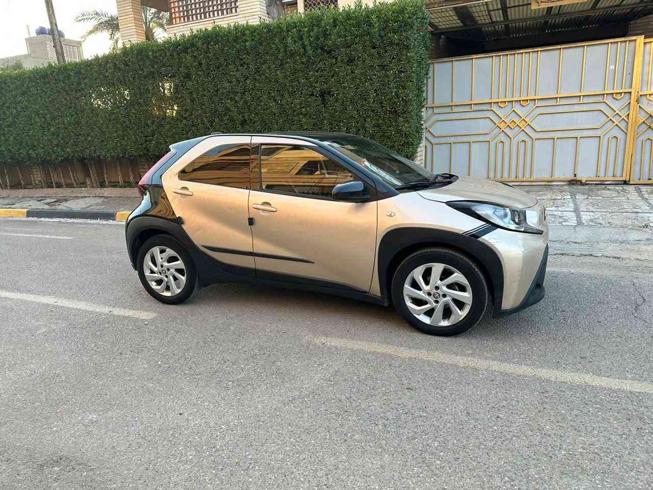 السلام عليكم
تويوتا ايكو 22
خليجي بدون صبغ فقط بارد 
سياره مكينه 3 بستم مكفوله 
ماشيه 83 ماشيه 
مكان السياره بغداد البلديات 
السعر 120 
الاستفسار ***********
