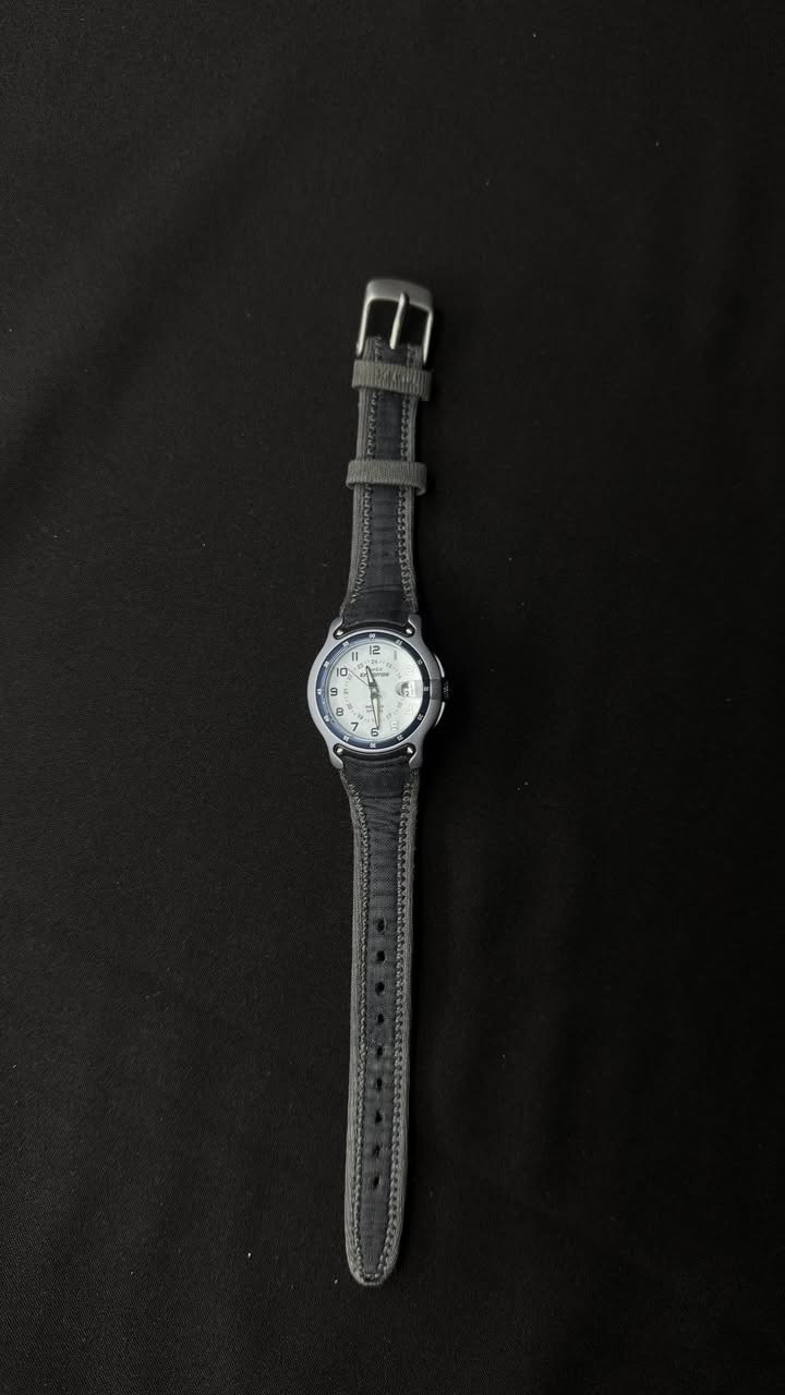 ⌚ للبيع ساعة أصلية من Timex Expedition
✨ أبرز المميزات:
• إضاءة ليلية INDIGLO لقراءة الوقت في الظلام  
• مقاومة للماء حتى 50 متر  
• حركة Quartz دقيقة وموثوقة  
• نافذة لعرض التاريخ  
• تصميم رياضي أنيق  
• سوار قماش مريح ومتين  
• قراءة واضحة للأرقام ليلاً ونهاراً  

وياها خاتمين مختومات 925
السعر 30 الف
وموجود توصيل


**إذا كنت صاحب هذا الإعلان وتريد حذفه لأي سبب، رجاءا أرسل رسالة إلى الدعم الفني**