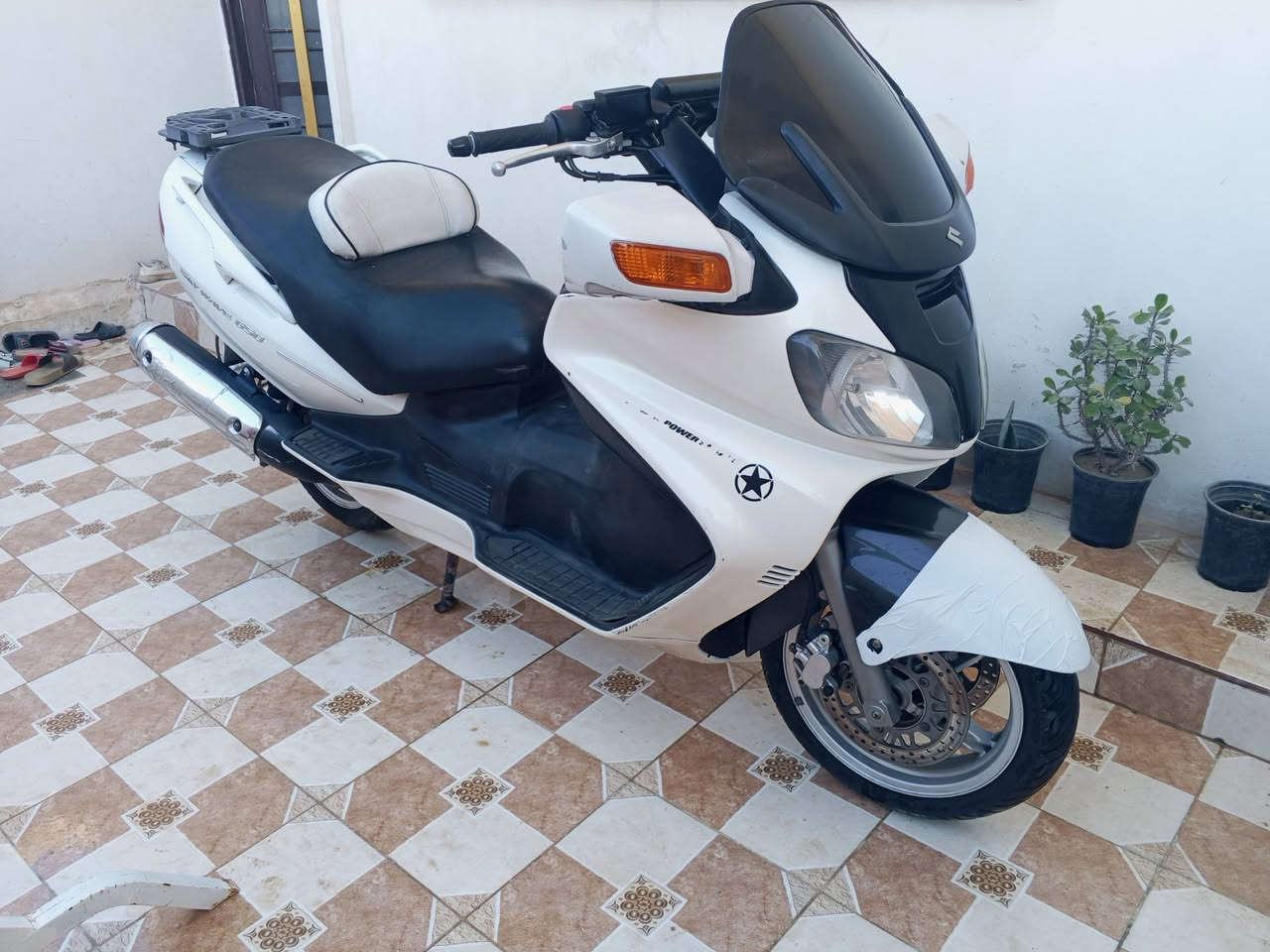 اسكاي 650مكفوله من مكينه كهربائيات من كلشي لايت زنون  دراجه مال رنيه ماشيه 40 اسكاي عميه مو فول عنواني واسط الكوت ما متواجد على فيس *********** 🌹 انطيك اتراي وين ما يعجبك
