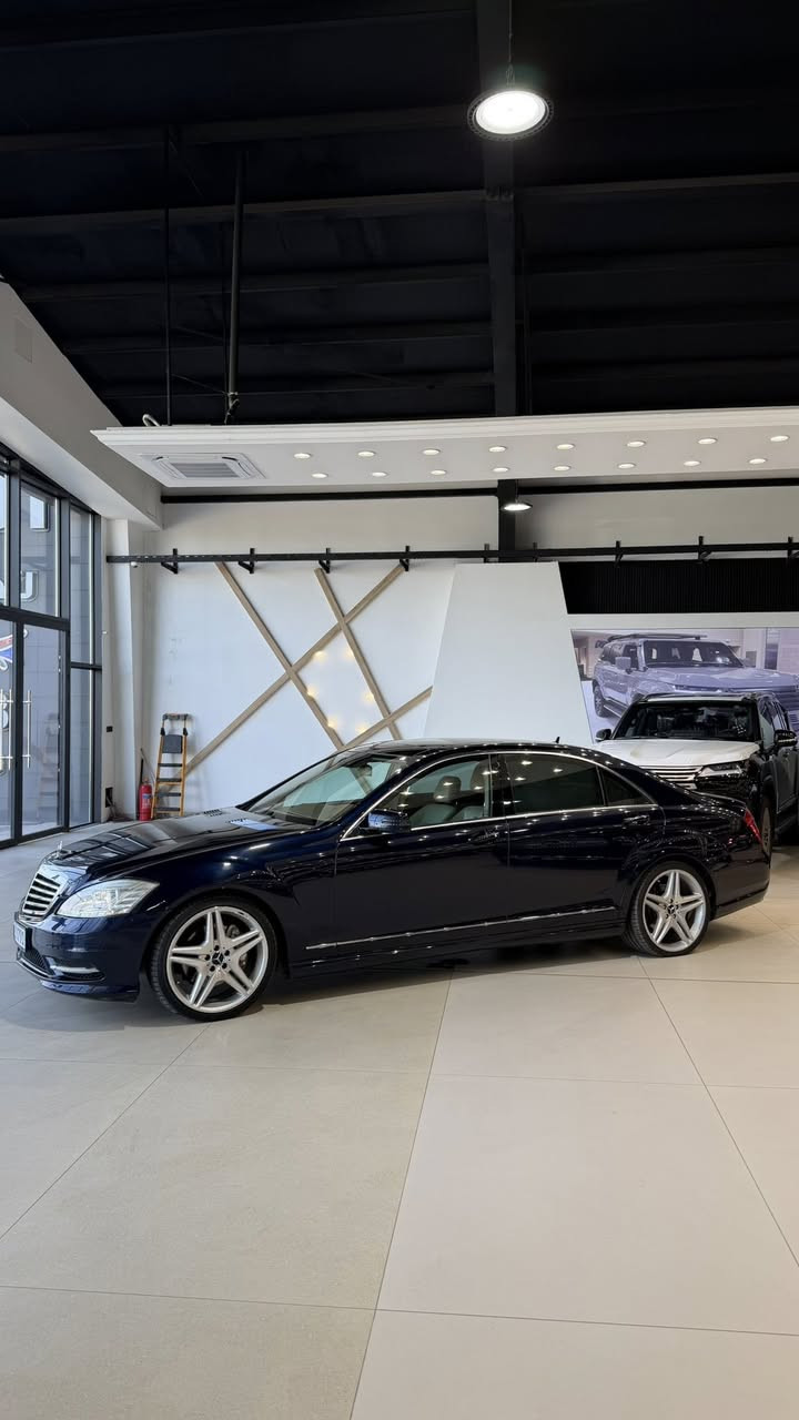مارسيدس (2013 s350 )
السيارة طويلة
وكالة خليجية
 مكفولة كفالة عامة
عدا الجاملغ والباب بارد بسيط موضح بالسونار
ماشية 75 الف
تخم تاير الماني اصلي جديد
رقم السيارة بغداد تحويل ثاني يوم
للأستفسار :
***********
