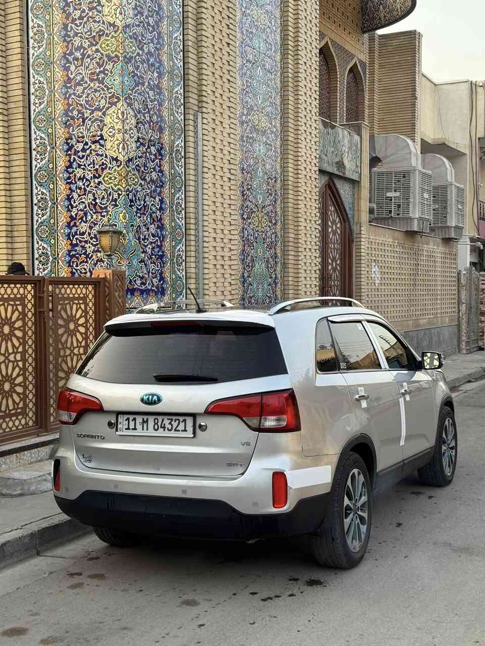 سلام عليكم
للبيع سورنتو 15 خليجي  سعر 133
6 سلندر بغداد بسمي 
بانوراما 
شاشة جبيرة 
كشنات جلد 
فور ويل 
ماشية 97 كيلو 
7 راكب 
3 قطع تبريد 
سيارة بيها صبغ قطع ابيع حزااام. 
مكاني بغداد  سعر 133
***********
