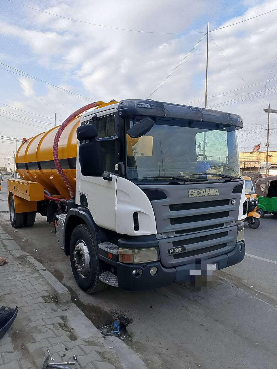 للبيع اسكانية موديل 2009 مكينة 5 بستم جديدة رقم بصرة ابيع شاصي وبيع كاملة ألاسفسار ***********
