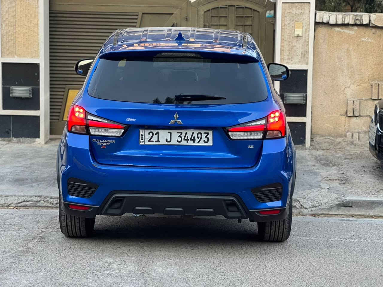 السلام عليكم. للبيع ميتسوبيشي اوتلاندر. 2020. وارد امريكي  حادث چاملغ فقط بدون دواخل  وباقي السياره مكفوله. عندي بيهه سونار. وصور الحادث موجوده  رقم سليمانيه بأسمي  كامله بدون نواقص  صدر امامي وخلفي جديد تخم تاير جديد مسويله ادامه كامله لون مميز السعر ١٤٠ ورقه. 
مكان السياره بغداد  حي الجامعه
للاستفسار ***********
