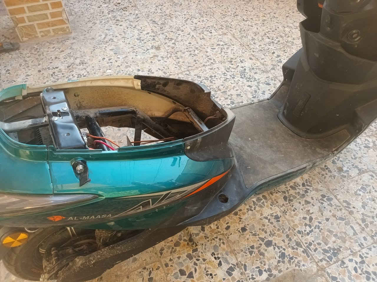 سلام عليكم سكنس جبلي للبيع بيها نقص باتريات ويل مكسور الأمامي  العنوان الغزاليه شارع ضغط ***********
