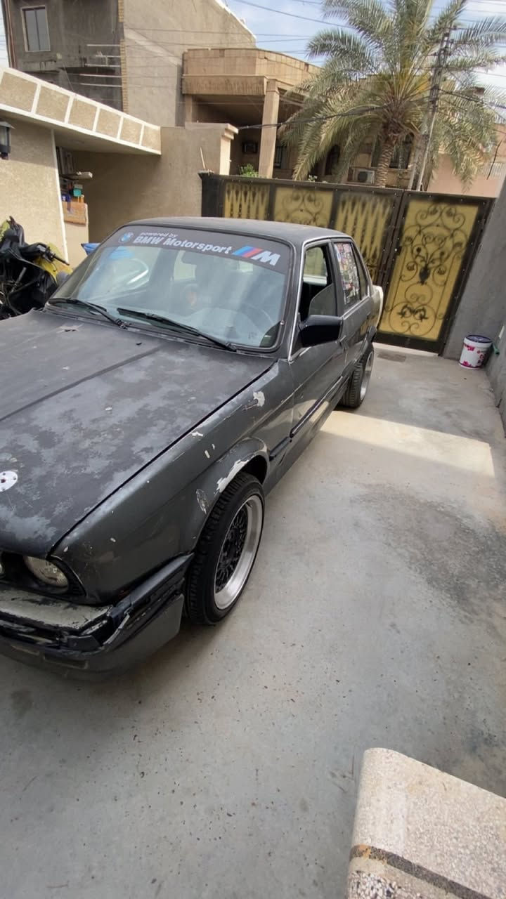 سلام عليكم 
زعره للبيع 
محرك m54 تحويره جديده صدر جديد 
نقصها صبغ وتغليف تنته 
بطاين جدد تايرات خلفي جدد 
صاحبها يريد تحويل رقم أنبار 
عنواني. سيديه .دوره 
*********** 
سعر ٢٧
