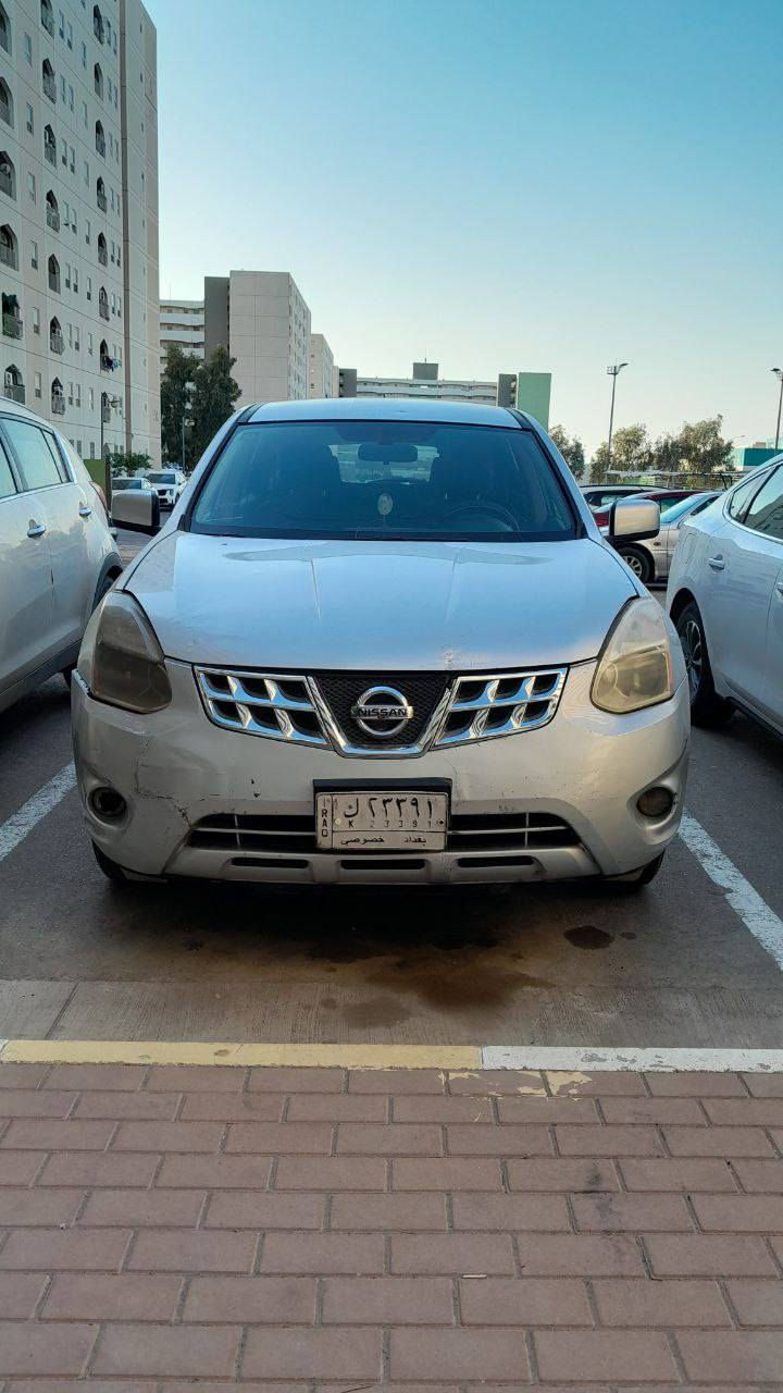 السلام عليكم ورحمه الله 
نيسان روج 13
السيارة بأسمي سنوية 28 20
السيارة صار بيها خلل فني أو مكانيكي ما اعرف بالكير بعد تجفيت المحرك كذلك السيارة تحتاج إلى صدر أمامي 
السعر 55$ وبيها مجال 
أي استفسار ***********
