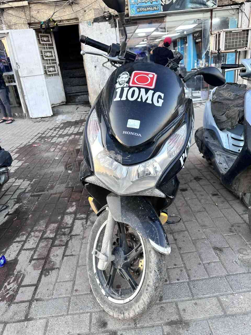 بيسي اكس جيل اول 
ماشيه ٦٠ 
مكينه مكفوله كفاله عامه 
بيها بعض الملاحضات 
حساسات كلهن شغاله
الكفرات ني صابغهم للجماليه
سعرها ١.١٠٠ بيها مجال بسيط 
مدينه الصدر 
***********
