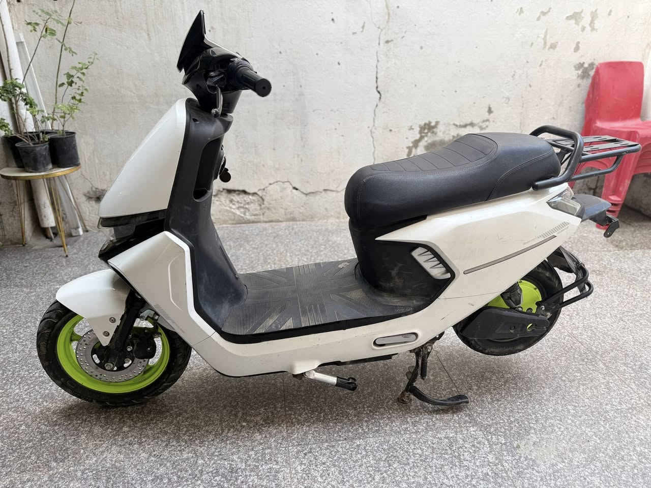 سلام عليكم
دراجه شحن سكنس للبيع 
ماشيه 4995
الدراجه نضيفه بس مجرد شخوط بل كفرات
الملف2000 
32 امبير
6بطاريات نضام الرجوع للخلف 
كلشي شغال بيهة
تشغيل عن بعد 
3سرعات اقصه سرعه 80
السعر 750 وبيهة مجال


**إذا كنت صاحب هذا الإعلان وتريد حذفه لأي سبب، رجاءا أرسل رسالة إلى الدعم الفني**