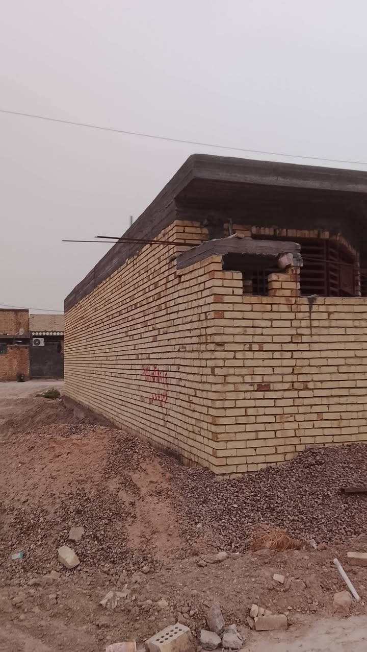 السلام عليكم
بيت للبيع 
مساحه 200 
مجمع نبيل قرض مستشفى القاسم 
وجهيه 12:30 الى ثلاث طابات 
مدخل باب الصاله وباب الاستقبال 
اكمل تيرا وبيتونه كاملات
بغرفتين صحيات داخليات وخارجيات ومطبخ واستقبال وصاله ***********
