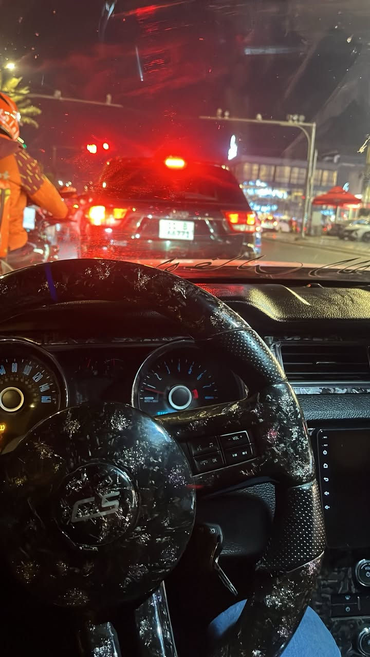 السلام عليكم 
V6 هوائيات 
قطعتين صبغ بدون دواخل  ايربالك ستيرن سليم
لايت متغير
بك لايت سموك
داخل فورجد
دركه فورجد
شوته aird 
مكاني بغداد

للمراوس وذا شراي اتصل عليه
***********
