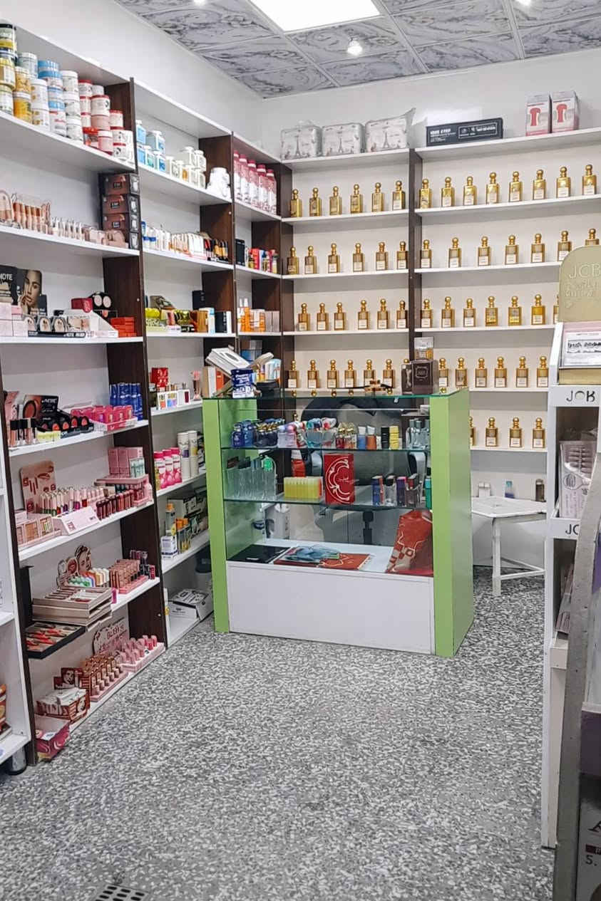 محل كوزمتك جاهز للبيع في الرئاسة – شارع 20
موقع حيوي جداً وحركة مستمرة 🔥

📍 الإيجار المحل: 300 ألف
💵 السعر: 11 مليون (قابل للتفاوض)

✅ المحل شغال حالياً وما يحتاج أي تجهيز
✅ بضاعة موجودة وجاهزة للبيع
✅ مناسب للنساء أو الشباب اللي يريدون مشروع جاهز

⚡ البيع مستعجل لظروف خاصة
📞 التواصل واتساب أو اتصال مباشر (***********)
