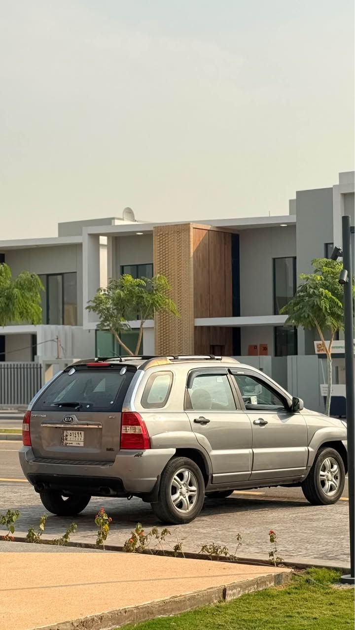 السلام عليكم :- تحية طيبه - للبيع سبورتج 2007 - 6سلندر - 2700 - سلايت - ويل كب - وشاشة - وجهاز حماية - والباقي شوف العين والسونار مرفق مع الصور - السعر 105$ يعني شده و5 ورقات وبيهه مجال - رجاءً السوك كل شي بي ولاتحكم على السياره اذا ماتشوفه ورزقي ورزق على الله - ت *********** . بغداد, العراق
