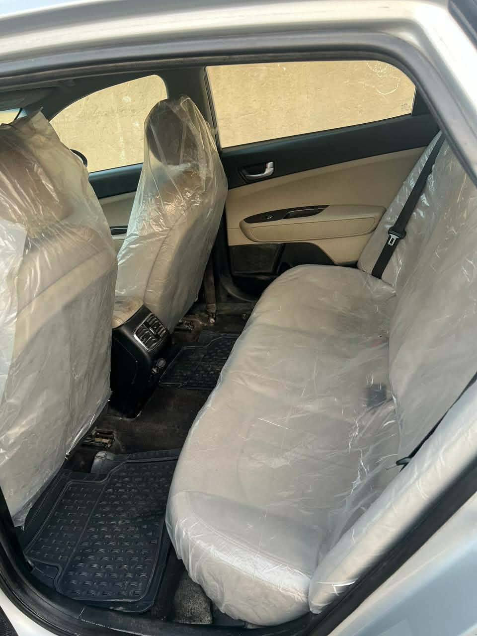 السلام عليكم اوبتما خليجي موديل2017 رقم انكليزي هزه جديده سنويه لل30 تحويل ثاني يوم محرك 2400دوش تبريد ثلج تبريد قطعتين محرك كير مكفولات ثلاث مودات قياده دبل كزوز شفتات تحكمات مري شفط كروز مثبت سرعه السياره مصبوغه حزام بدون دواخل بيه سونار جديد السعر 130وبيها مجال للشراي *********** بي واتساب الشراي يتصل ويشلع عيوني
