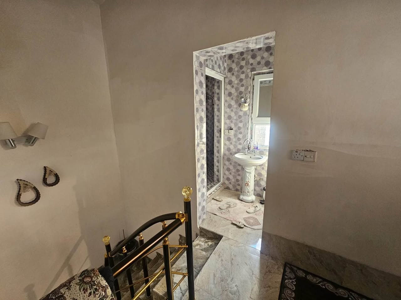 دار طابو صرف طابقين بسعر 105 مليون 
✔️العنوان :ال55 مقابل جامع الراشدين على السايدين مباشرةً  
✔️المساحة :100مربع 
3غرف نوم مع الملحقات 
*********** كركوك, العراق
