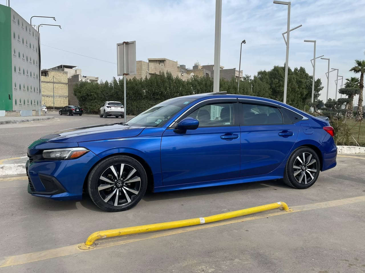 سيفيك موديل 2024 EX
ماشيه 87 مايل 
فتحه 
بصمه
رادار جانبي
تحديد مسار 
كشنات هيتر 
شاشه ابل مار بلي 
السياره بدون صبغ فقط بارد 
بدون ايرباك 
بدون نقوصات جاهزه 
السهر 156$ وبيها شي بسيط للشراي 
***********
