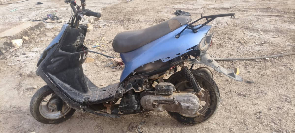 سلام عليكم دراجه بيجي للبيع محرك ما مفتوح من عنده ولا برغي طافيه كوم حديد سعر 125 وبيه مجال لمو شراي لا تجي خاص هذه رقمي ***********
