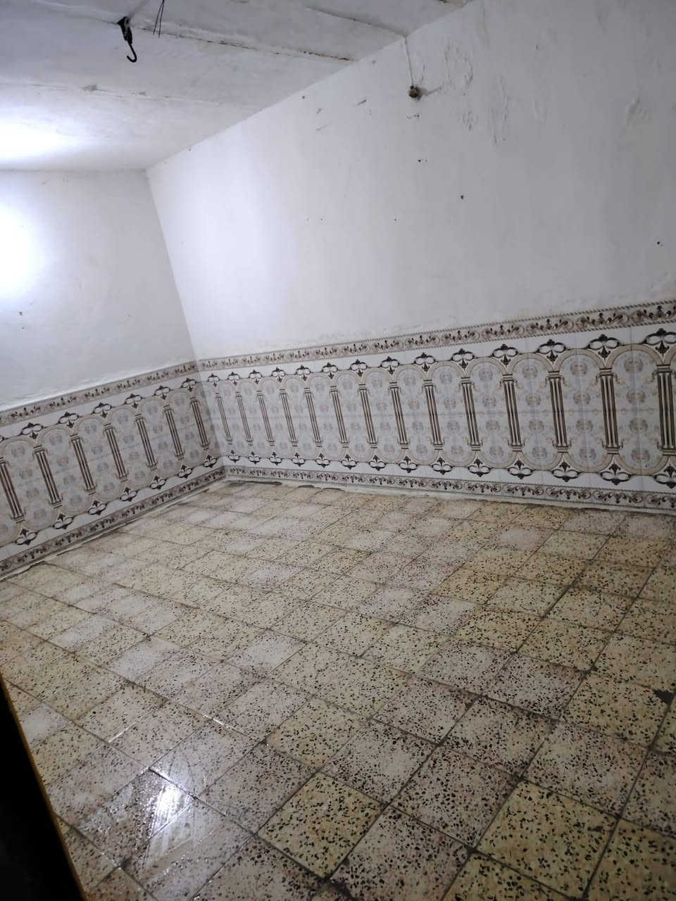 بيت ايجار مساحه100متر بيت حلوه مرتب حي العامل شارع اكش محافظه العمارة تواصل ويه هذا رقم ***********
