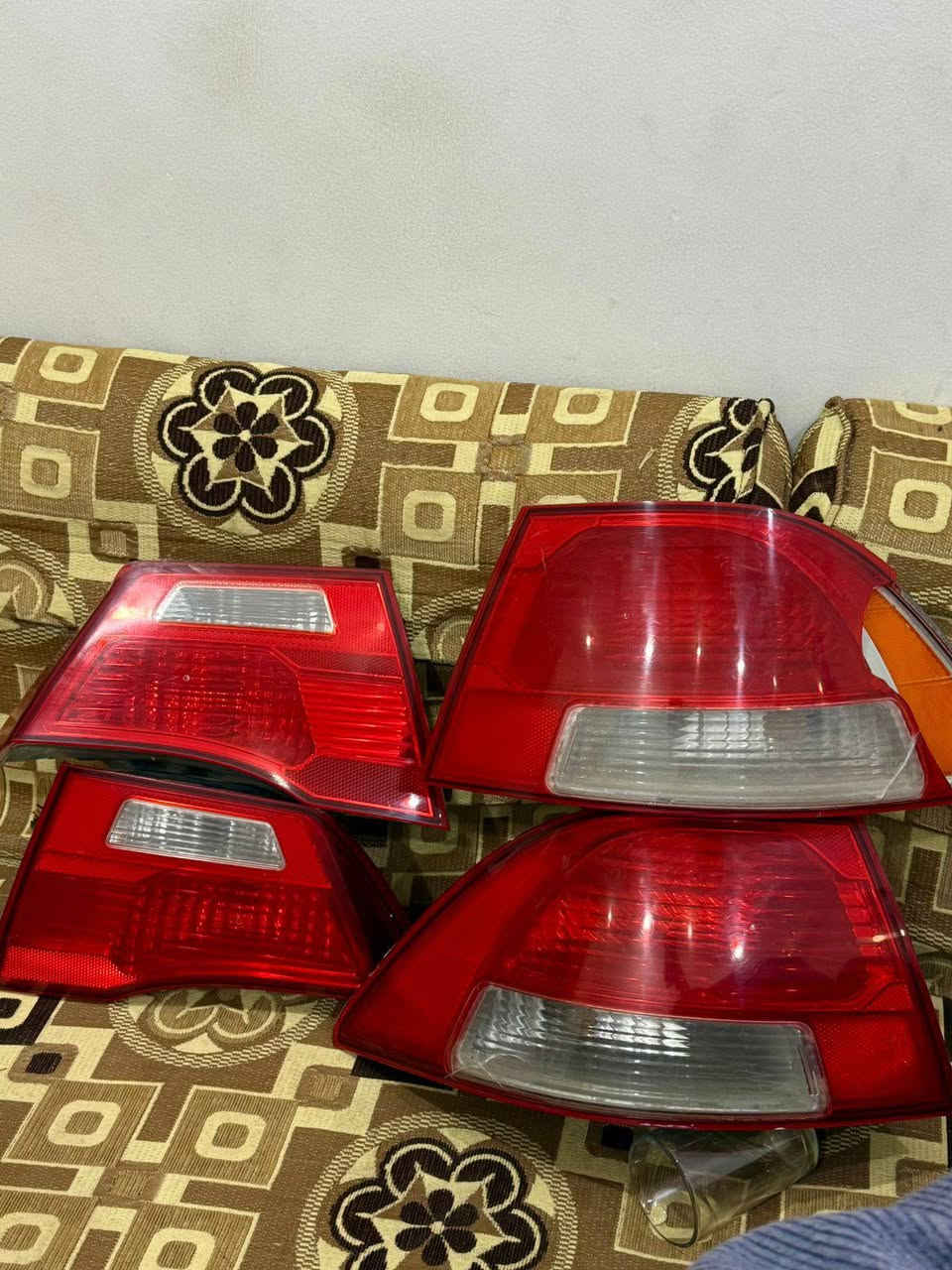 بك لايت اوبتما 2010اصلي بس واحد بيه كسر زغير مكاني ذي قار السعر 150 بيهن مجال 
***********
