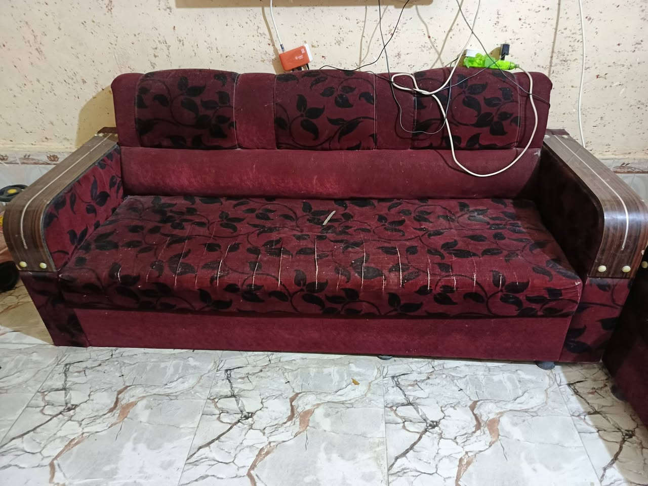 تخم 5 قطع بي وحدة نازله من النص يفيد اهل المواكب ب50 قفل مكاني ديوانية حي الجامعة ***********
