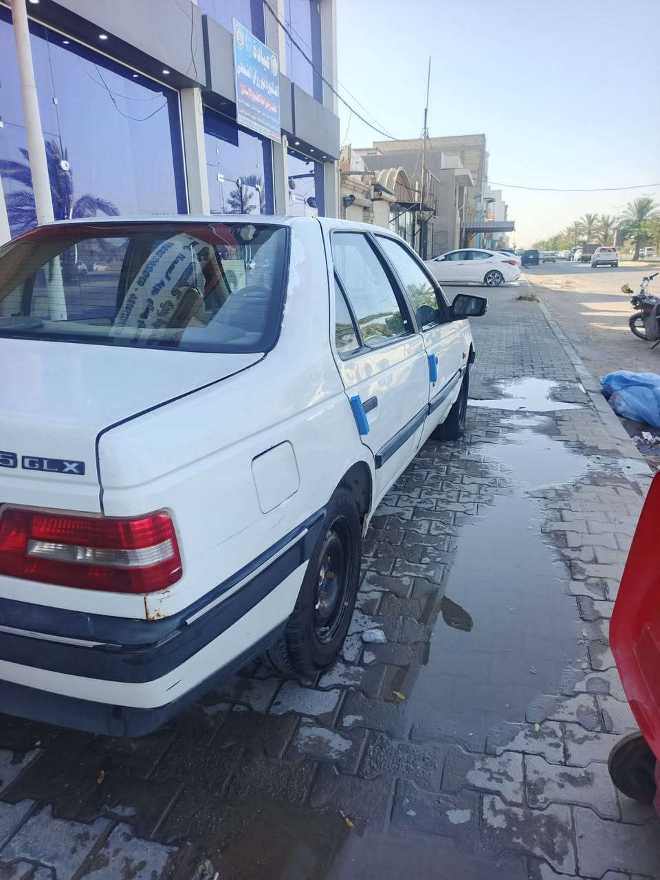 السلام عليكم
بيجو 405 للبيع موديل 2010 خصوصي ب اسمي شرط المداور رقم انكليزي سنوية صالحه لل 2030 والهزه بعدها ما ساقطه ماعليها غرامات ولا ربع مكينة بيها خيط بخار كير مكفول باتري جديد ودينمه جديده بخاخات جدد بلكات جدد سلف جديد كهربائيات كلها شغاله تايرات نظيفات غرفتها مدوشمه كشنات وارضيه جلد ومكفوله من الضربه والتبديل بيها بارد قليل وبيها خياسات 
السعر 35 وبيها مجال
مكاني ديوانية قضاء الشامية
للتواصل الخاص مفتوح او الاتصال ع الرقم
***********  بي واتساب
***********
