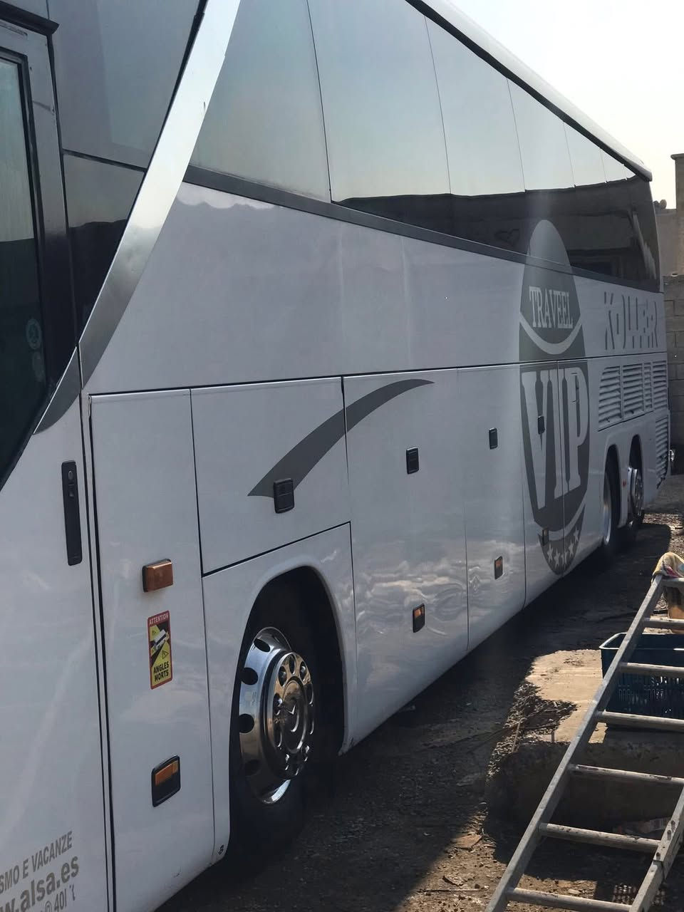 سلام عليكم باص ام السيوف حجم ١٧ في ابي عدد المقاعد ٤٧ نفر مكينه حجم ٨ كير عادي تخم تاير صدر امامي خلفي جديد كلج جديد تبريد زعانف موديل ٢٠١٠ واقع حال رقم كركوك علما السياره بيه فحص ترقيم وبيه ستماره حجز السعر ٧ وبيه مجال التواصل على رقم ***********
