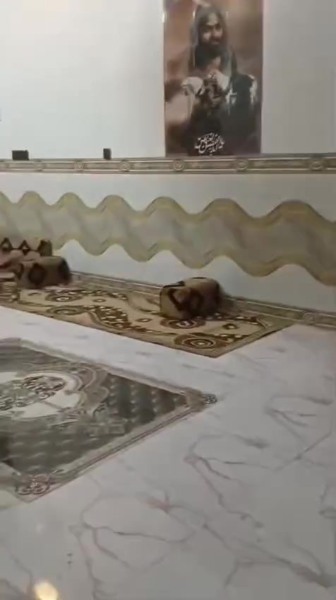 بيت للبيع زراعي مساحة 210م
غرفتين نوم 
صاله
مطبخ
استقبال
صحيات 
البيت كله سيراميك وجاهز
كلشي واضح بالفيديو 🎥 كمل المقطع 
المكان قرب محطة السرور وره مجمع نور الحسين
#السعر35وبي مجال 
***********☎
مندوب عقارات
أي عقار عندك للعرض تعال خاص
