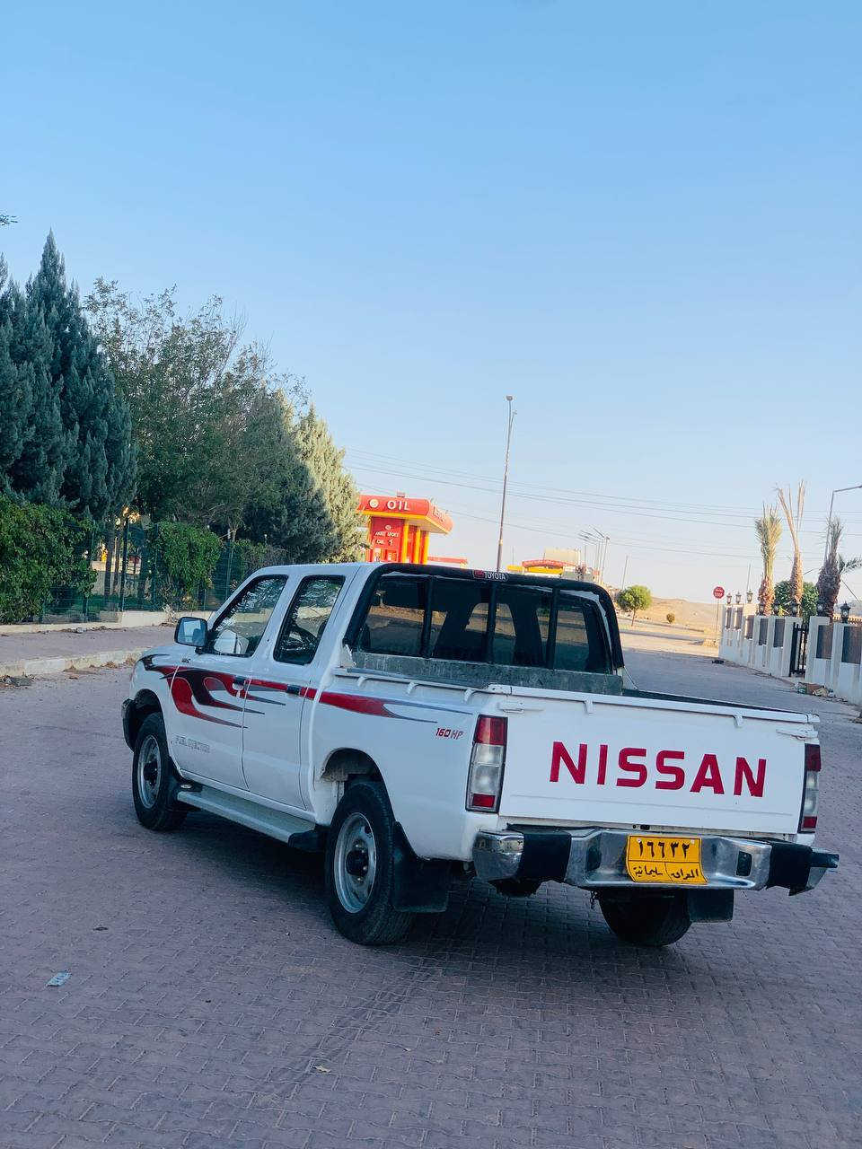 سلا و هاوريان
پيكاب نيسان بو فروشتن 
مه كينه و گير و اكسني به شه رته 
ته پريد و پاوه ره  
بوياخ عامه به س زور جوانه 
پيشه وه ي تو زيك لا ي سايق گرتيه 
سه ري شانسي پيشه وه ي تو زيك گرتيه 
موديل 2002 
هه ر چاور تايه ي نويه 
ته ق و ره قه ي نيه تي به شه رت 
ره قم سليماني وه كلا به ناوي خومه 
سعر 59 معاله ي تايه 
شوين سياره ئا كرئ 
اگه ر مشته ري ته له فون بكه 
***********
