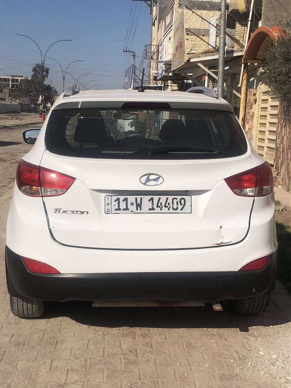 السلام عليكم 
توسان ٢٠١٥ خليجي 
 رقم بغداد دولي 
مبدل بنيد وبيها شخوط خفيفة
تبريد قطعتين ثلج
بـ ١٤٥ ورقة وبيها مجال للشراي 
مكانها بغداد ابو غريب 
***********
