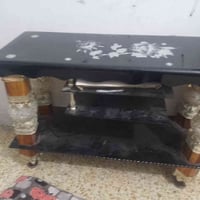 ميز للبيع السعر 15بي مجال اتصل 07856324460