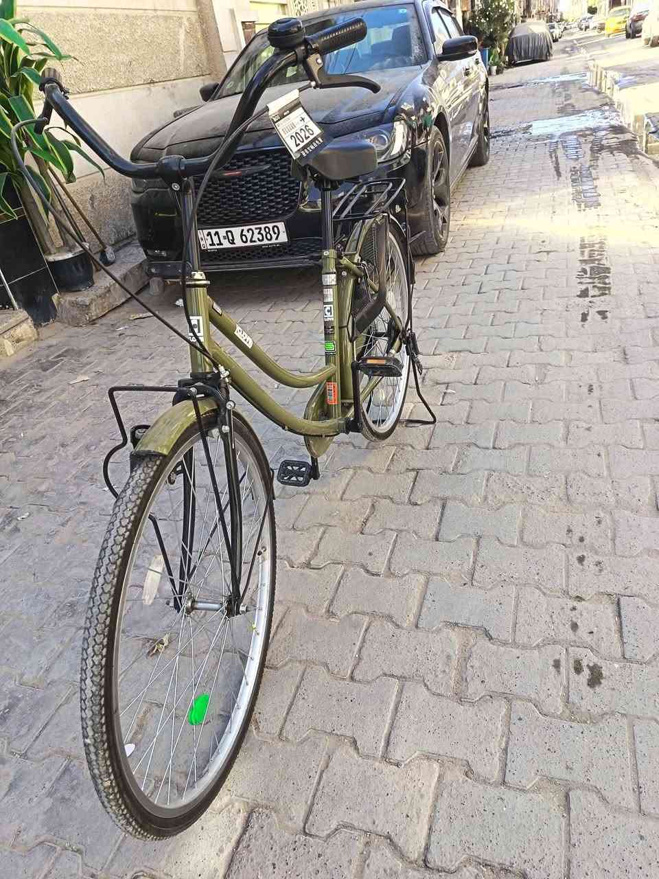 السلام عليكم بايسكل بناتي للبيع حجم 26 بايسكل جديد استخدام قليل موديل 2021 السعر 130 الف وبي مجال العنوان بغداد الحريه الثانيه قرب دائره الكهرباء رقم ***********
