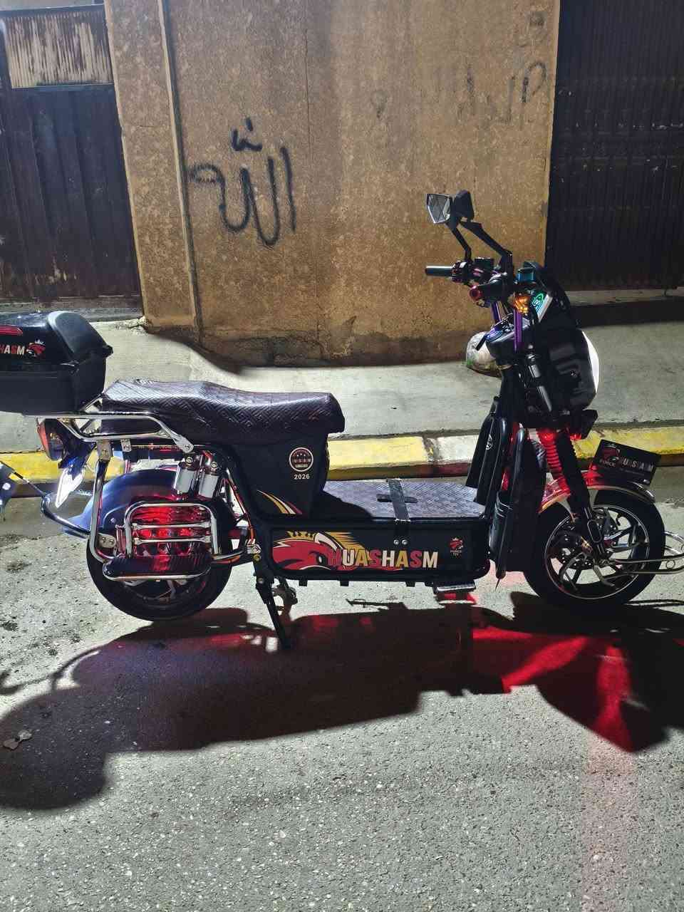 دراجة هيوشة موديل 26 استخدام اقل الشهرين ماشية 1800 كيلو فقط .. دراجة جديده ..
البطاريات عدد 6 نوع الهيوشا 32 امبير .. تاريخ أنتاج البطاريات 2026 ..
الكهربائيات كلها شغاله .. شاشة حديثة ديجتال .. MP3 .., تشغيل عن بعد .. مانع سرقة .. لايت عالي ناصي .. دبل اشاره .. نشرات جانبية ملونة .. رقم خلفي ضوؤي .. مثبت سرعه .. قفل ستيرن ضد السرقة ..
نظام بك رجوع للخلف .. 
خوذتها + جادرها موجودات ..
الدراجة اخت الجديده ونظيفه ..
السعر .. 650 .. وبي مجال ..
*********** .. واتساب ..
*********** ..
