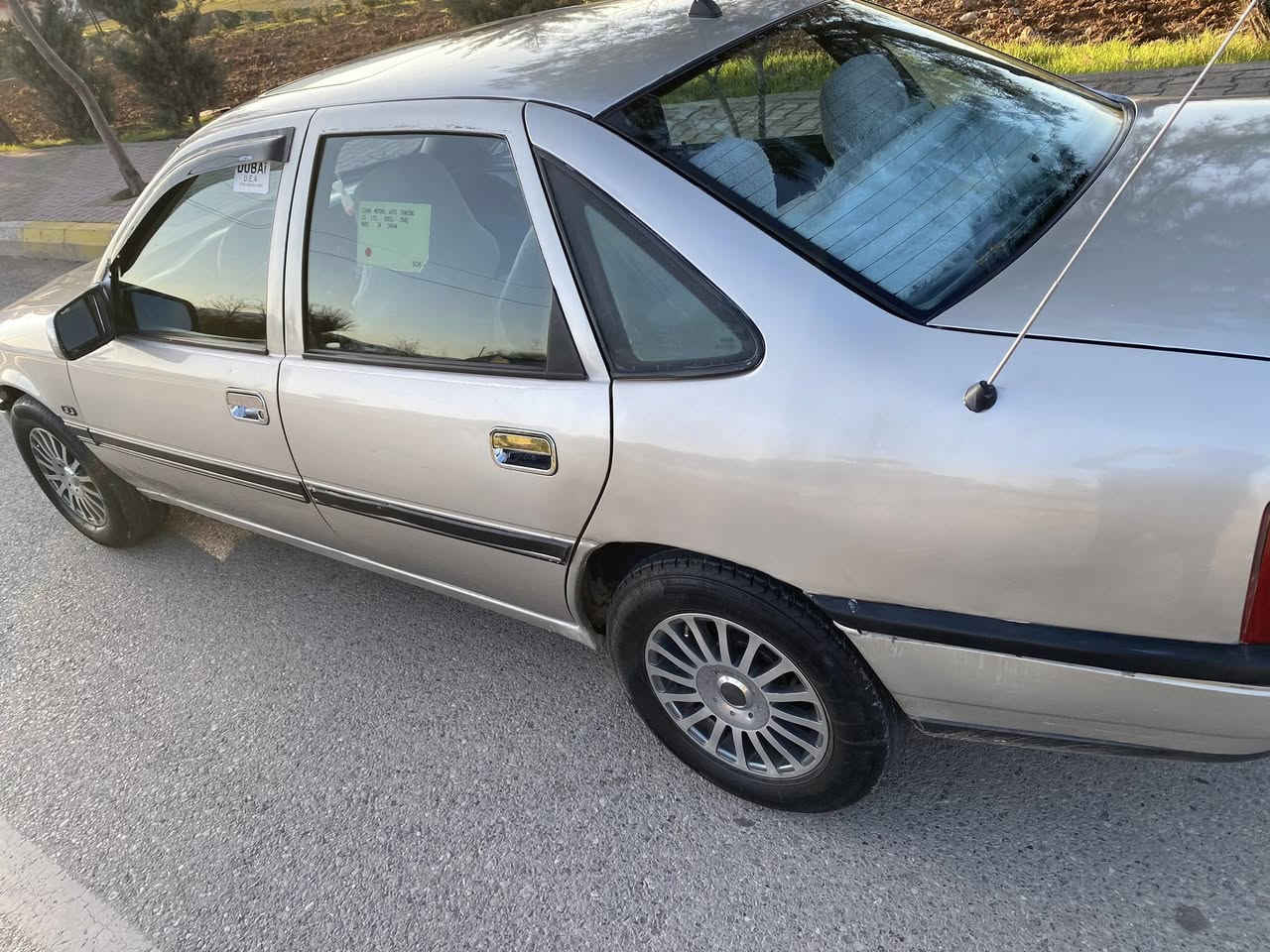 نرخی 36 و نیو
ئۆپڵ ڤیکترا 
مۆدێل 90
کامل بۆیاخ لەسەر ساغی
دەعم و لێدراو هیچی پێوە نیە
دەشبل و بەردرکای زۆر تازەیە
سوکا نی بۆشی تیا نیە
شاشە ایبادی لەسەرە
هەمو ئیشارەتەکانی  هی لوکی لەسەرە 
زینۆنی لوکی   لەسەرە
قایشی درکاکانی لوکن 
هەموو جا مەکانی تەقیوی  و تەلخی نیە 

دەعامی بو دەعامی بەشەرتی فیتەر

مەسج بنێرە


**إذا كنت صاحب هذا الإعلان وتريد حذفه لأي سبب، رجاءا أرسل رسالة إلى الدعم الفني**