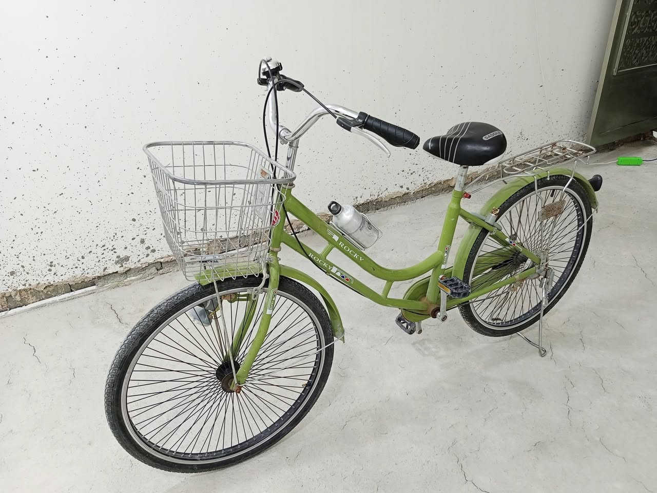 للبيع بايسكل ياباني حجم 26 نضيف كما موضح بالصورة
سعر 85 
***********
