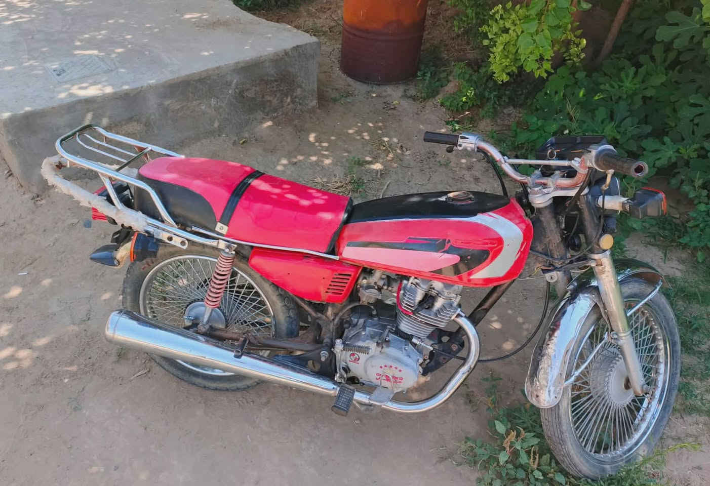السلام عليكم 

موطور للبيع اربعه كير محرك مفتوح السعر (300) وبي مجال  موطور شقال هندل واحد اشاير شقاله ضوي شقاله 

ملاحضه/الموطور عايزو تفيلس مضبوط

مكاني الشرقاط قريه العيثه 
 رقمي (***********) واتساب فقط مو شراي لا تتعبني
