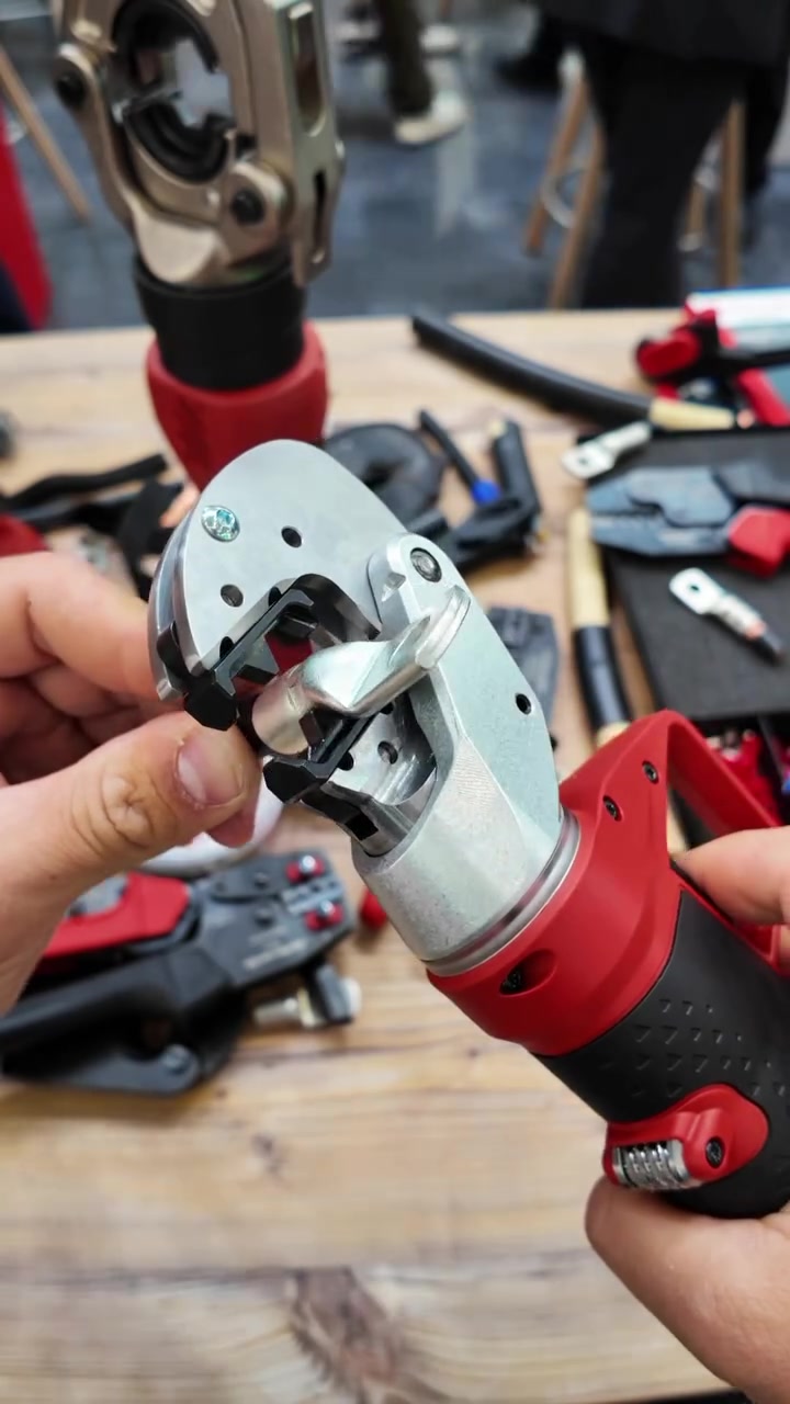 The NEW 12V Crimping Tool STILO PICO ! #Electrician #sparky #new #crimping #tool


**إذا كنت صاحب هذا الإعلان وتريد حذفه لأي سبب، رجاءا أرسل رسالة إلى الدعم الفني**