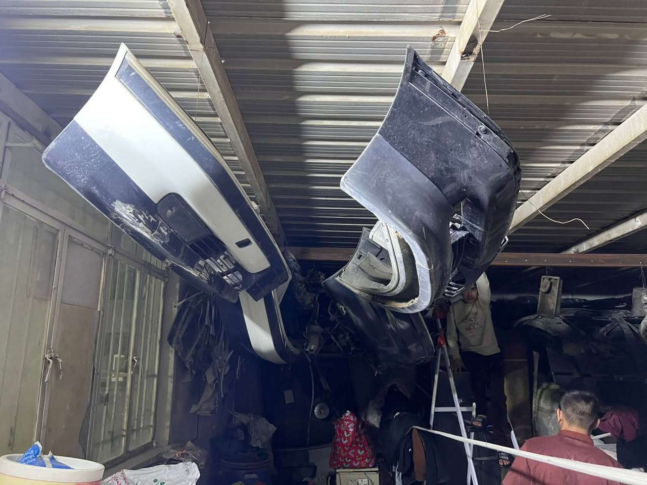 سلام عليكم شباب غراض BMW خفاش كاسح بيبان +بنيد+ صندوق +دعاميات امامي خلفي اكو اصلي زوج وتجاري زوج 
ارضية داخلية ليتات بك￼ ليت ستيرن كهرباء مري يدات داخل وخارج تنتة عندي هواي غراض بعد ما ذاكرهن التواصل على الرقم (***********)
(***********)
مكان بغداد الزعفرانية
