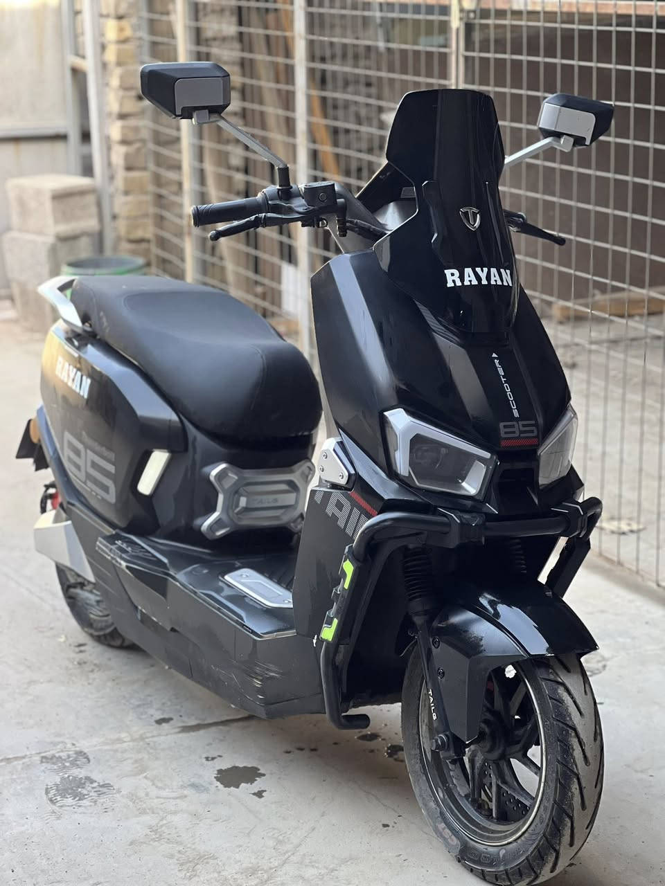 السلام عليكم دراجه شحن الRAYAN موديل 2025 لون اسود مثل ما موضح بالصوره الدراجه نضيفه ع ايدي انضفها كامله مكمله مابيها اي نقص والدراجه جديده مصارلي هوايه من اخذتها وتجي وياها تجوه خلفيه بس اني ضامها سعرها بمليون و350 وبيها مجال حك الجية مكاني بغداد الحريه رقم تلفون ***********

