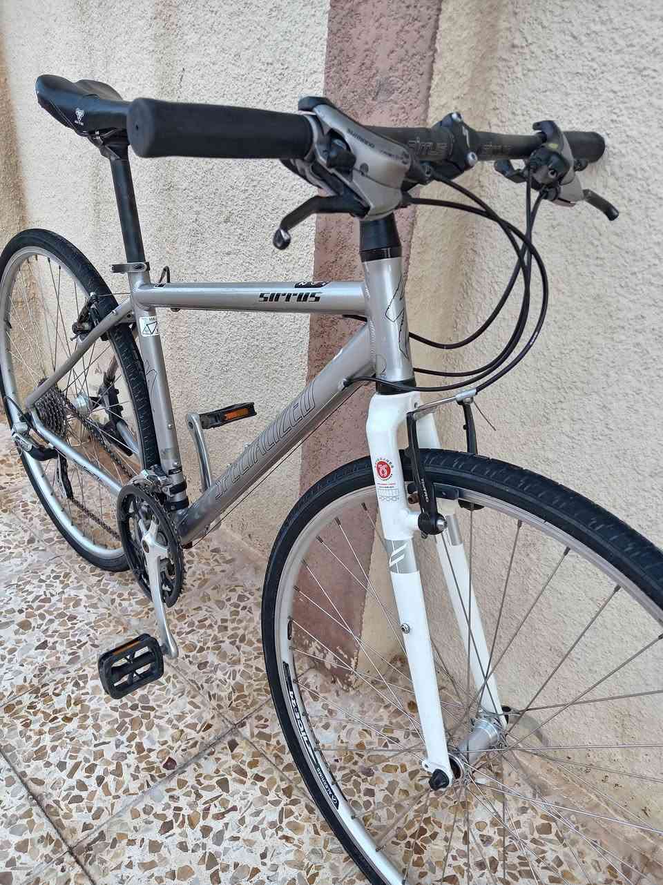 السلام عليكم
دراجه ماركـه #Specialized #سبيشيل_زيد
ماركه غنيه عن التعريف
حجم 28 c700
قياس فريم سمول S
معدن المنيوم بالكامل 
صنع يدوي تايوان 🇹🇼
سستم شيمانوا التوس 8×3
لون سلڤر لامع
وياله مختمه #ALEXRIMS
بريكات #تيكتروا
دراجه كامله ومضطبه كل غراضها اصليه 

#السعـر 170 الـف
#مكاني_موصل_جانب_الايسـر
#يـوجد_تـوصيل_محافظـات


**إذا كنت صاحب هذا الإعلان وتريد حذفه لأي سبب، رجاءا أرسل رسالة إلى الدعم الفني**
