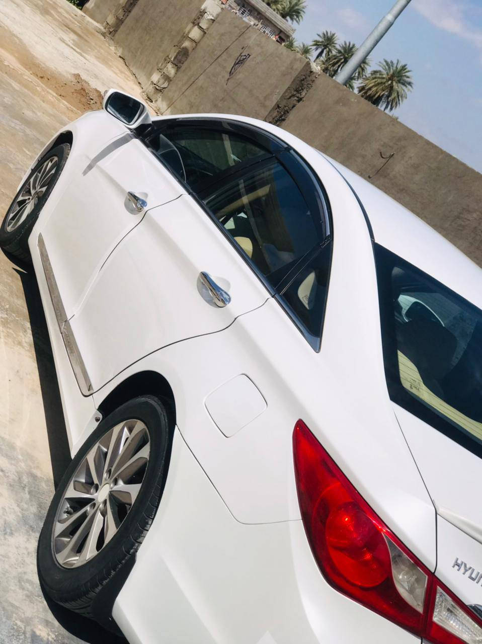 سوناتا 2011 ابيض
محرك 2400 رقم سلمانيه
السياره مكفولة من ضربه او حادث كلش نظيفه
بيه شبر بالباب صبغ اثر اشخوط ***********
