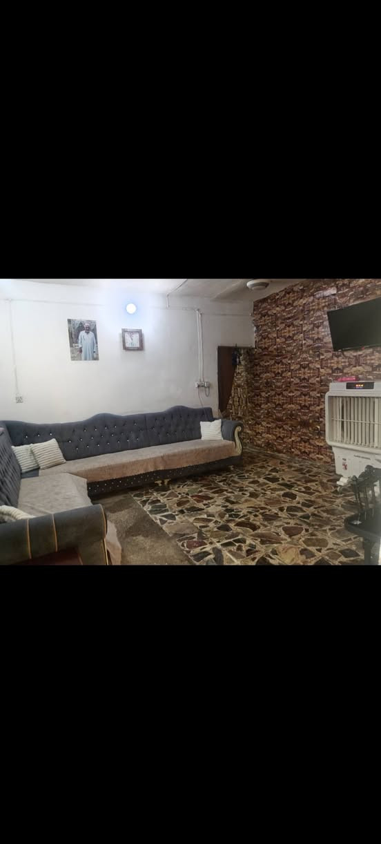 دار للبيع طابو صرف مساحه ١٦٢ متر واجهه ٩ ونزال ١٨ شارع الحمداني بالقرب من صيدليه ام مريم الاتصال على الرقم ***********
