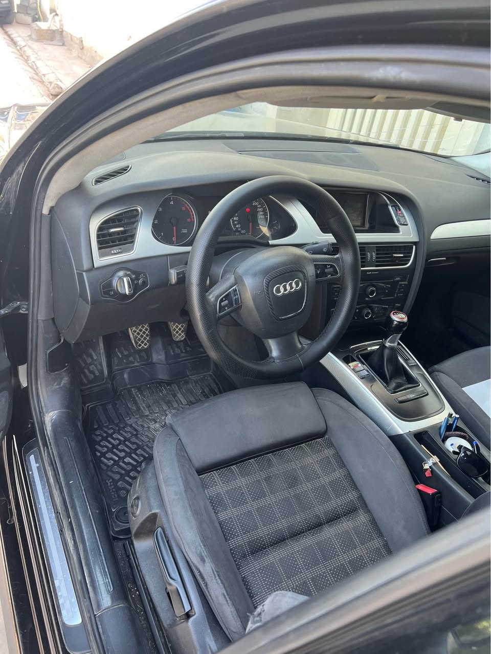 سلاو. audi. ٢٠١٢بۆ فرۆشتن. مكينه گاز TDIگئر عادي  به ناوي خؤمه. سئ پارچه ي صبوغه بي دعم.  مشته ري ني تلفون مه كه ٦٨$كميك معامله  

رەقەم تەلەفۆن. *********** أربيل, العراق
