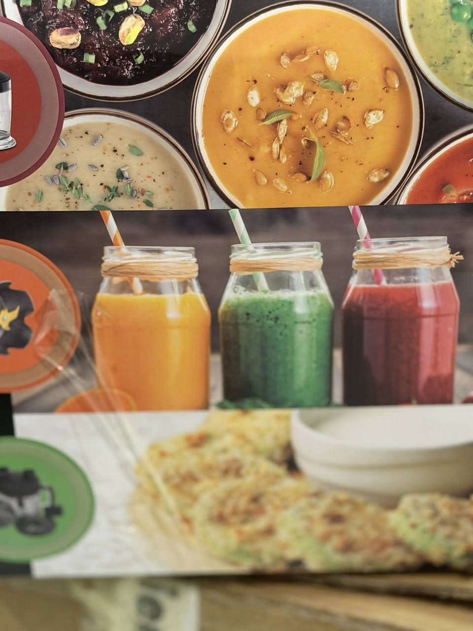 خلاط يدوي من ماركة Götze & Jensen موديل HB950K.
يتميز بقوة محرك تصل إلى 1000 واط.
يأتي مع ملحقات متعددة للخلط، الخفق، والهرس.
يتضمن وعاء سعة 500 مل للتقطيع ووعاء آخر سعة 2 لتر للخلط.
مثالي لتحضير الحساء، الصلصات،
الخلاط: خلاط عالي القدرة 1000 واط، مريح وسهل الاستخدام بفضل المقبض المطاطي.
ملحق الهرس: يساعد في تحضير الصلصات، الهرس، والحلويات اللذيذة بسرعة وسهولة.
الوظائف: يخلط، يخفق، يمزج.
الملحقات: وعاء تقطيع


**إذا كنت صاحب هذا الإعلان وتريد حذفه لأي سبب، رجاءا أرسل رسالة إلى الدعم الفني**