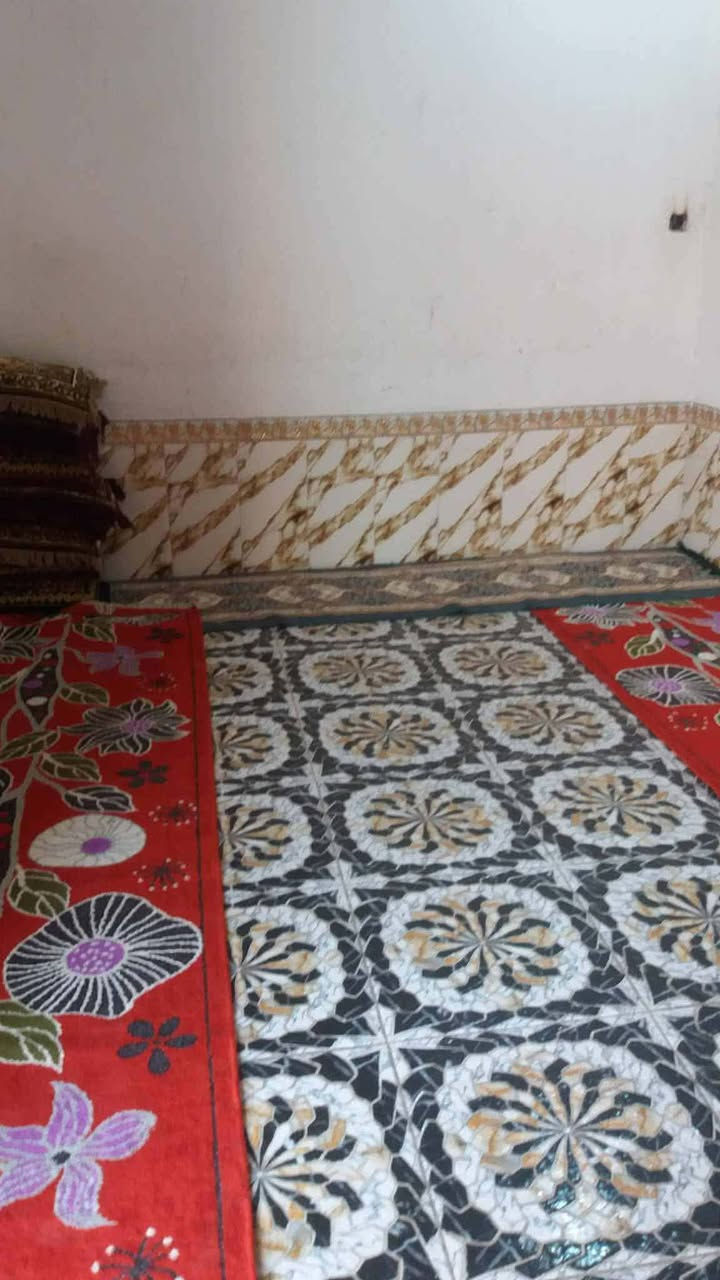 سلام عليكم 
بيت نواب ضباط قريب عله مدرسة القلم 
مساحه البيت 150متر  البيت صب 
خدمات ماي ومجاري وجاي يشتقلون بيه علمود صبون شارع مالته  بيت كله سيراميك صحيات خارجيه وحمام داخلي 
رقم الهاتف ‏‪***********‬‏
سعره 22 وبيه مجال

