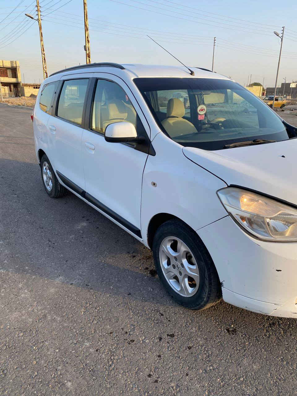 السلام عليكم 
سياره رينو لودجي ٧ راكب سياره جاهزه للاخير
السياره موديل ١٤ باسمي 
مكان السياره بغداد جسر ديالى 
السعر ٦٥ $
***********
